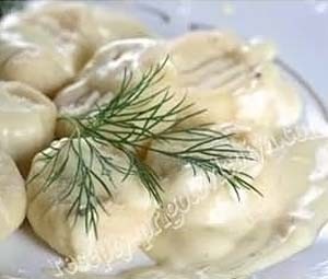 Молодой картофель с творогом и сметаной 